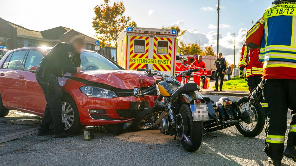 Unfall Handewitt: Motorradfahrer schwer verletzt - Gaffer stören