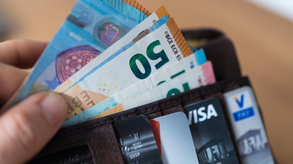 Interactive income calculator: Are you considered rich or poor?