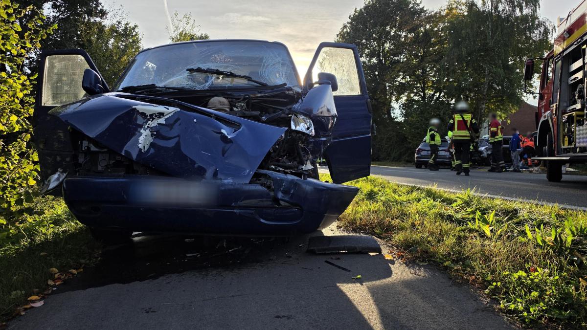 Eight injured in three-vehicle crash near Ankum, including three children
