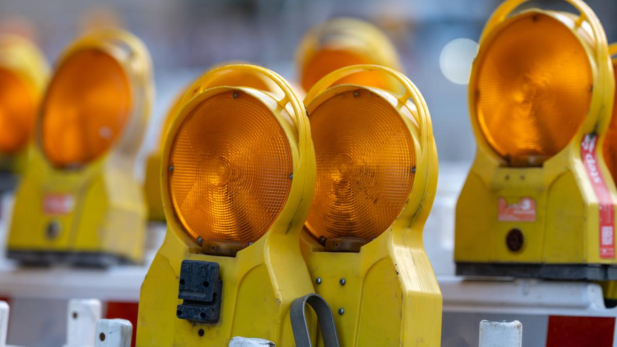 Roadworks on L105: Traffic lights at Wedeler Chaussee from Wednesday