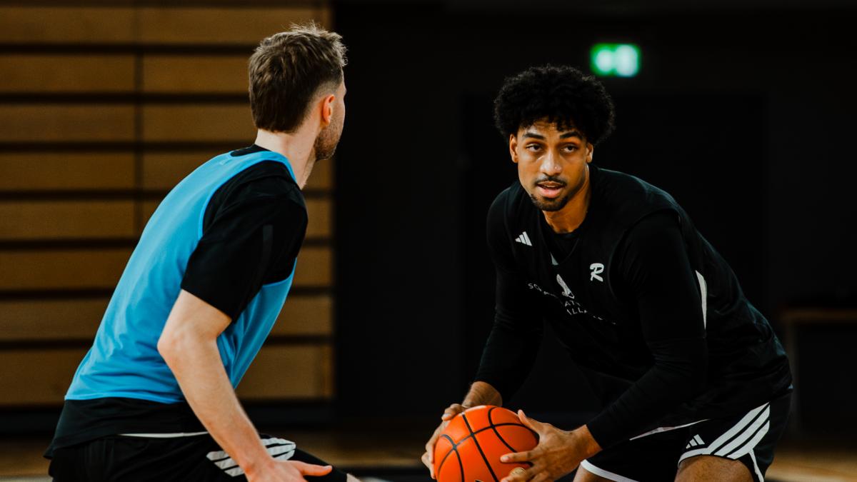 Rasta Vechta holt Justice Sueing vor Trier-Spiel